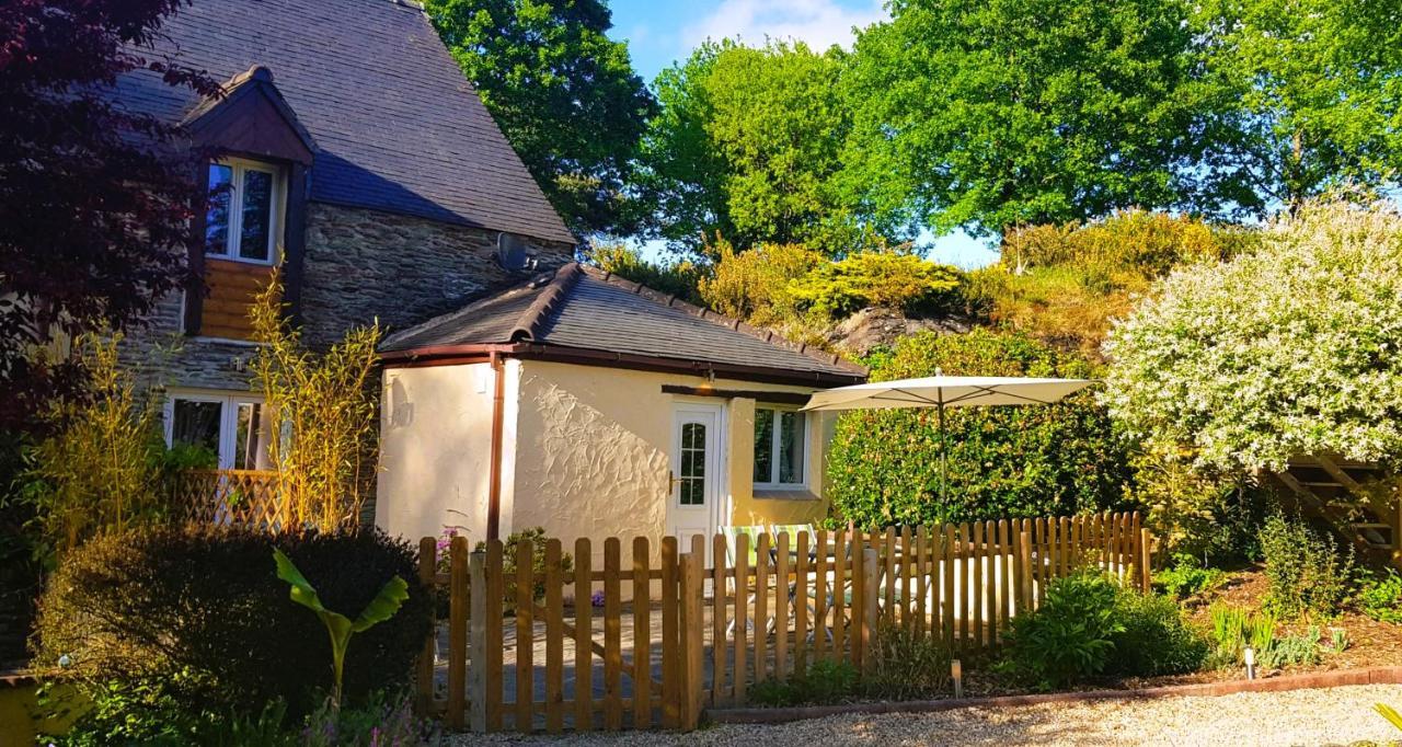 Le Vieux Moulin Gites - A Charming Stone Cottage With Garden View And Seasonal Pool Guegon Exterior foto