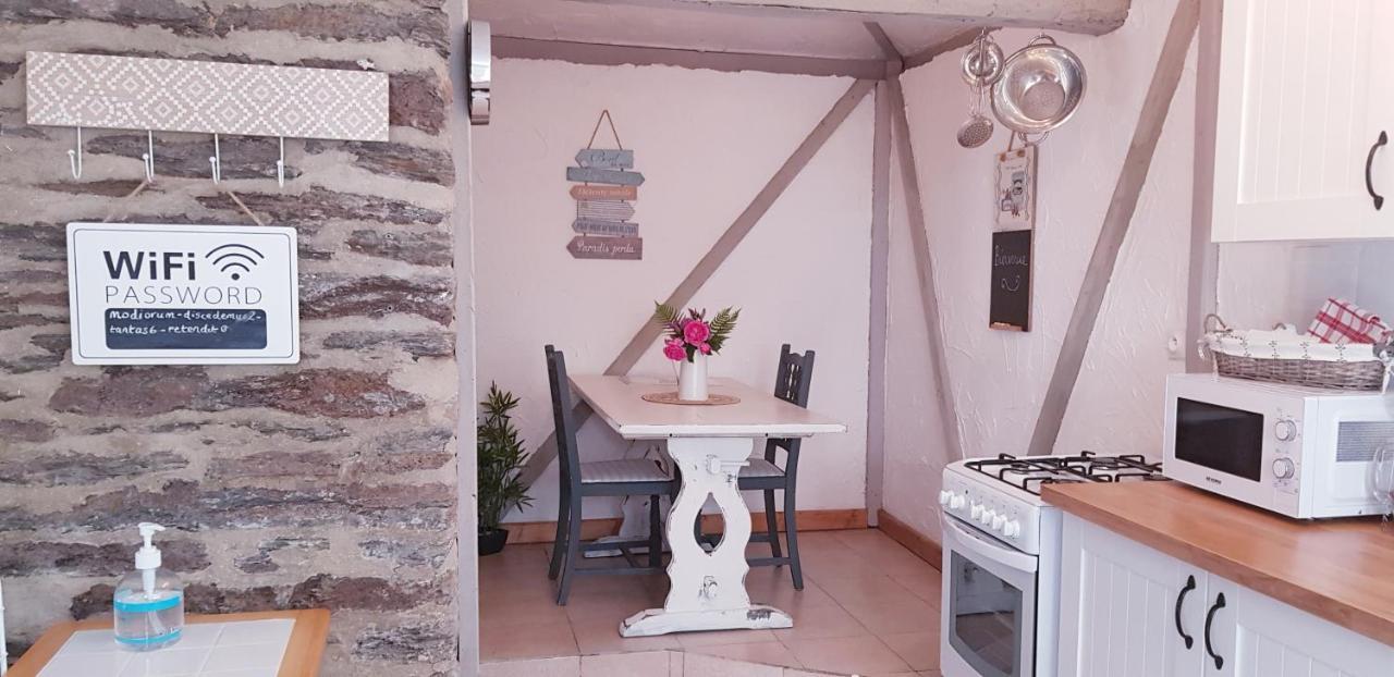 Le Vieux Moulin Gites - A Charming Stone Cottage With Garden View And Seasonal Pool Guegon Exterior foto