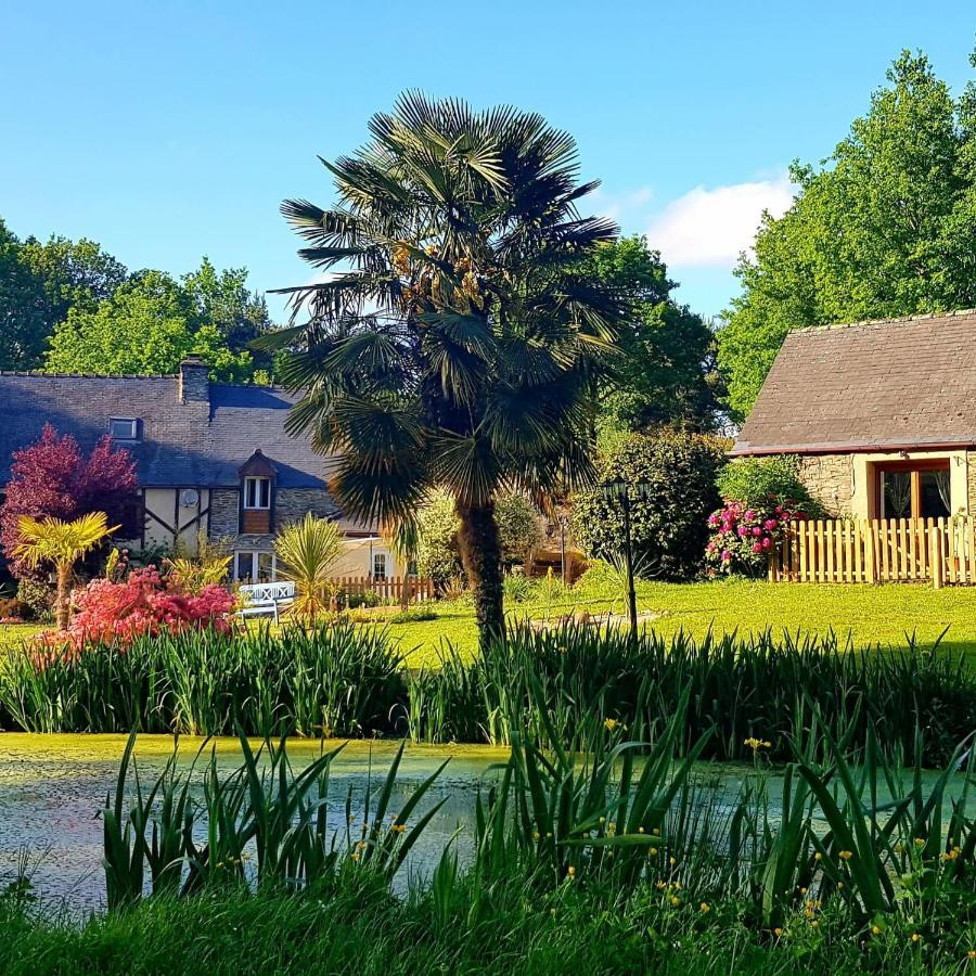 Le Vieux Moulin Gites - A Charming Stone Cottage With Garden View And Seasonal Pool Guegon Exterior foto